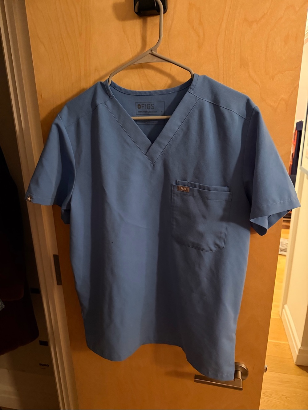 Figs Men’s Light Blue V-Neck Scrub Top